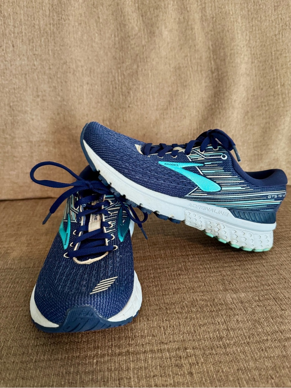 Brooks Navy Adrenaline Running Shoes, Women’s size 6